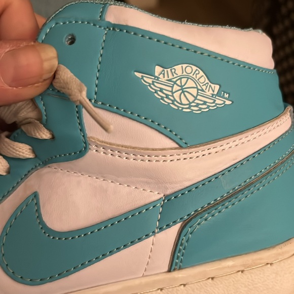 Girls Air Jordan Nikes - Picture 4 of 11
